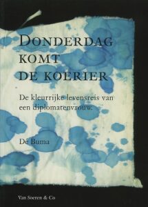 Donderdag komt de koerier. De kleurrijke levensreis van een diplomatenvrouw